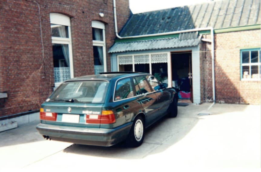 De binnenkoer van het familiepand in de jaren negentig